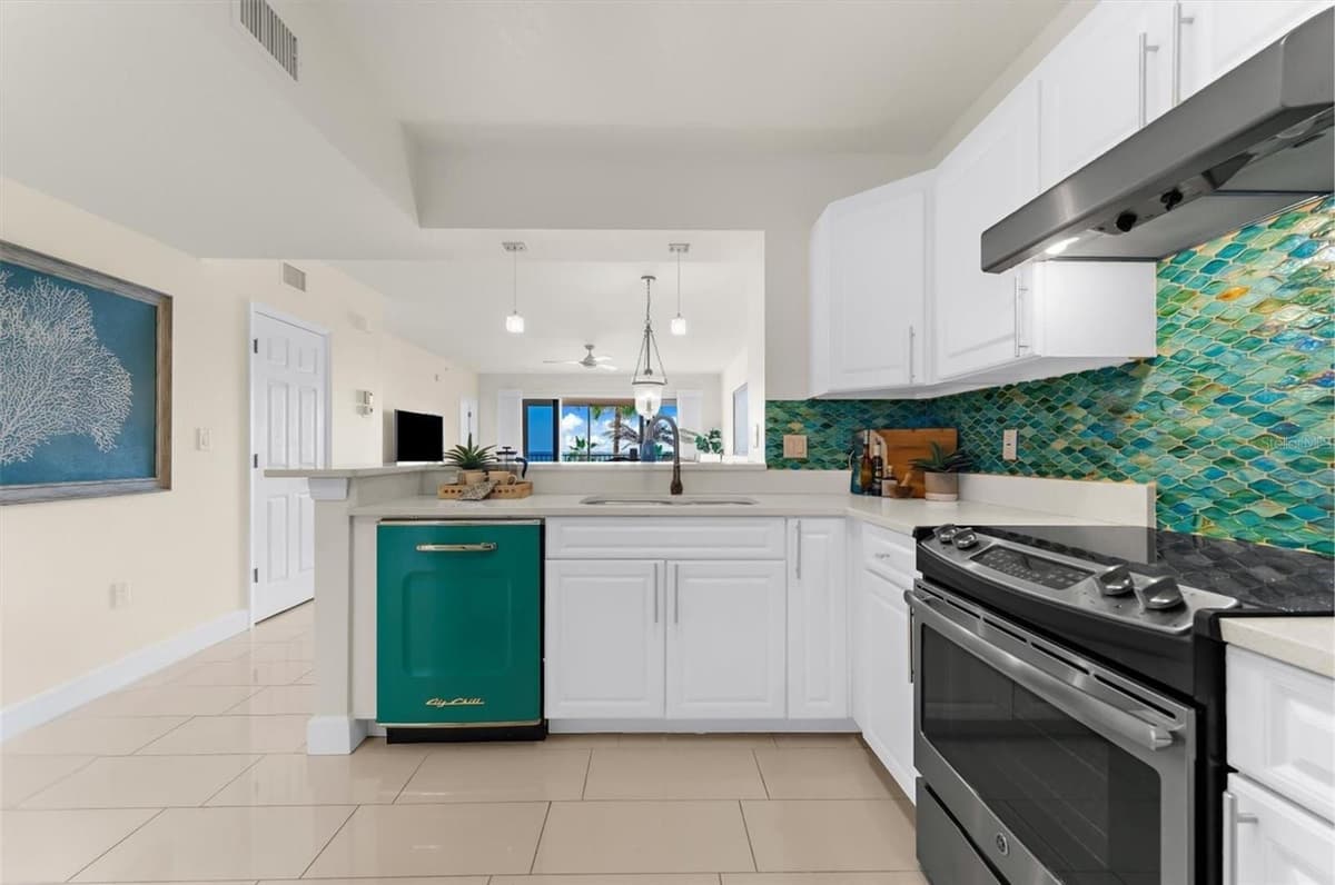 16500 GULF BOULEVARD — photo 16 of 45