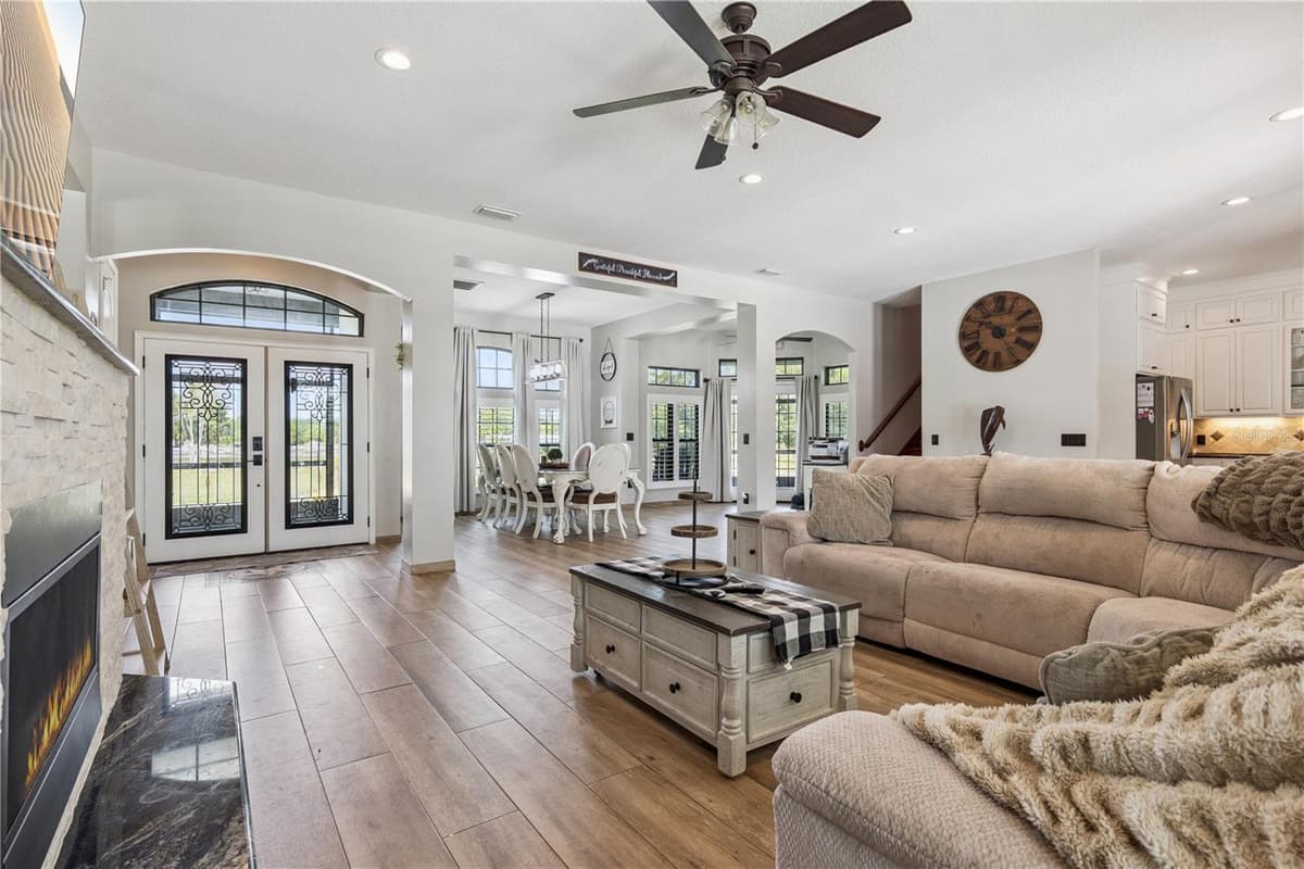 345 CYPRESS ISLES ROAD — photo 3 of 41