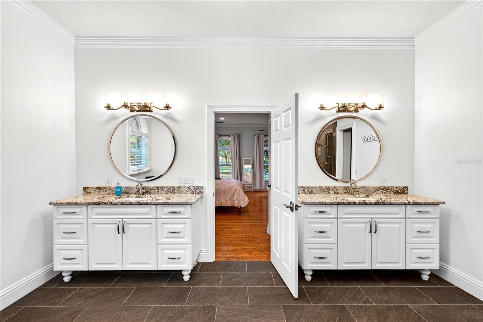 4940 FORT KING STREET — photo 13 of 55