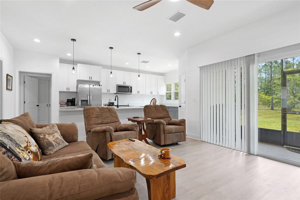 10550 CROTTY AVENUE — photo 4 of 38