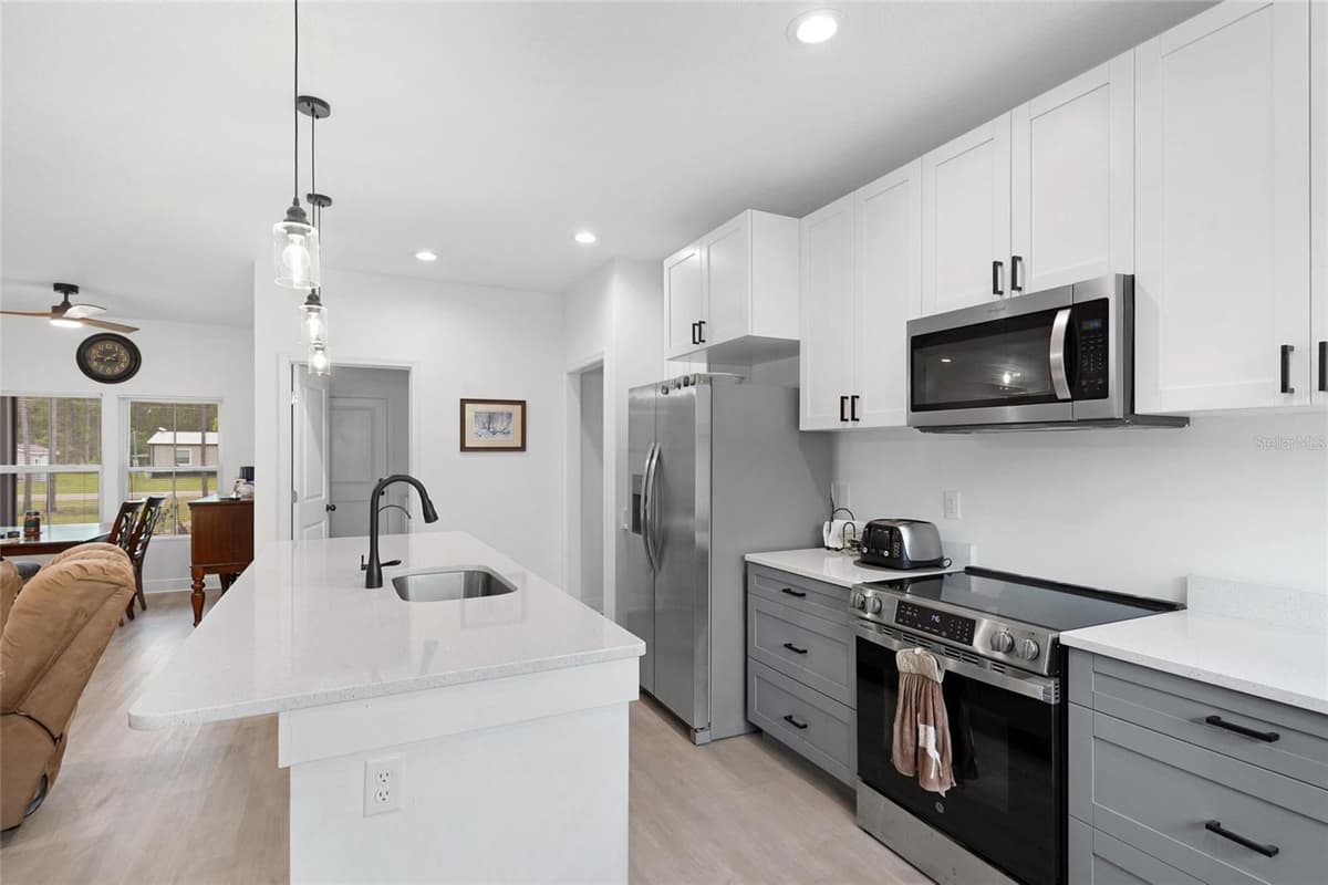 10550 CROTTY AVENUE — photo 8 of 38