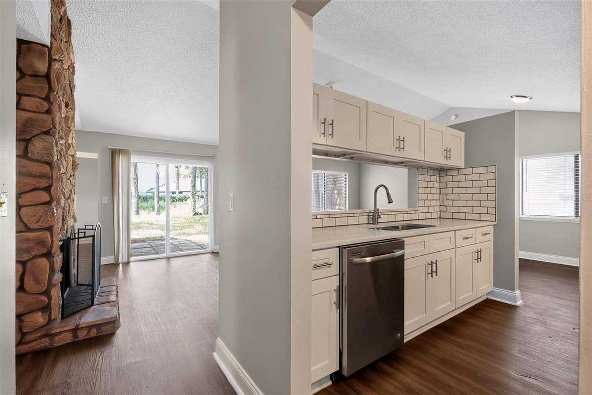 3918 PINE BREEZE ROAD — photo 11 of 21