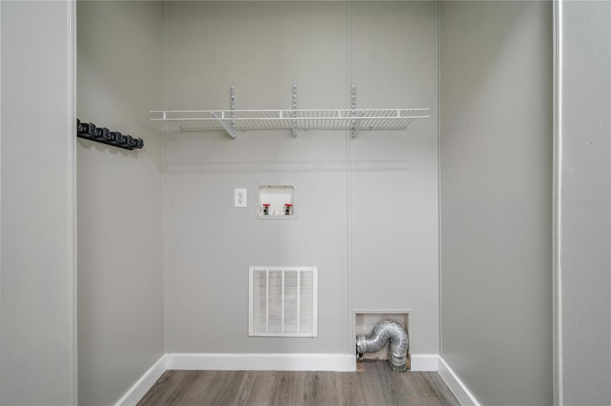 991 BAY COURT — photo 26 of 39