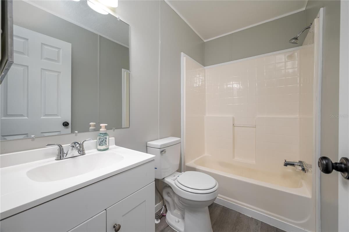 991 BAY COURT — photo 23 of 39