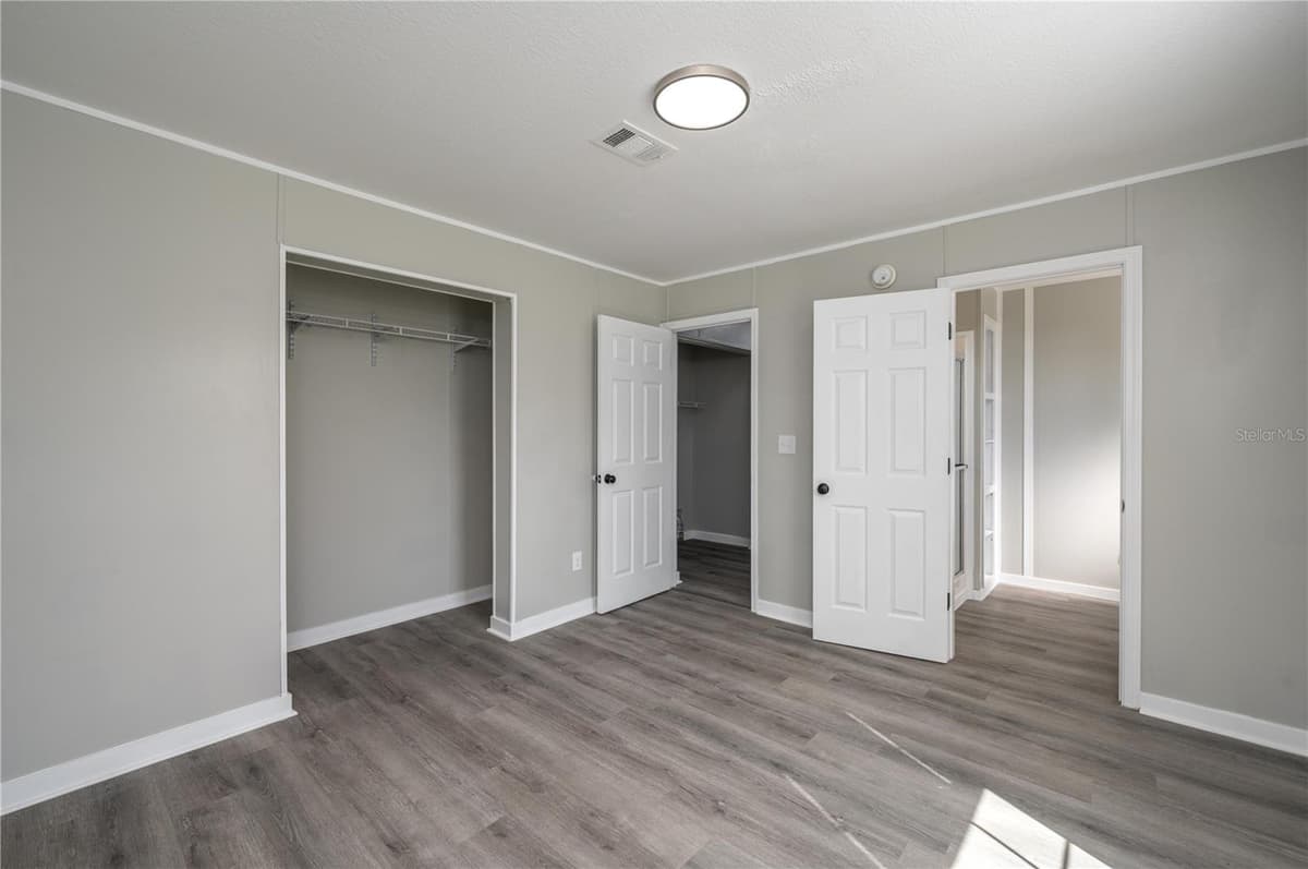 991 BAY COURT — photo 15 of 39