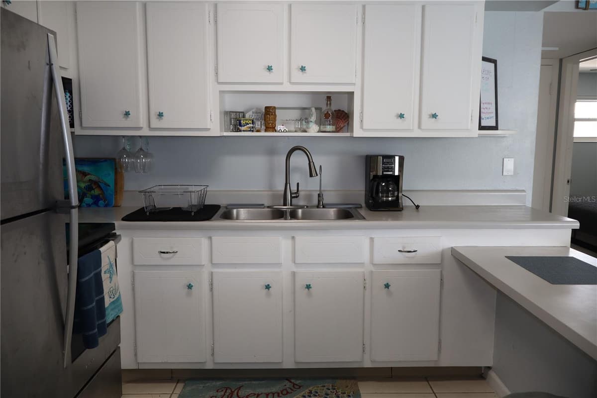 180 FLAGLER LANE — photo 8 of 28
