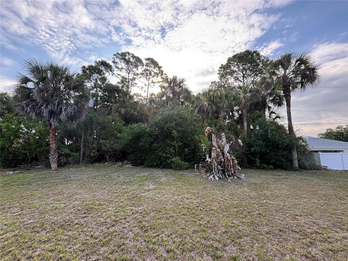 556 BURLINGTON AVENUE — photo 4 of 8