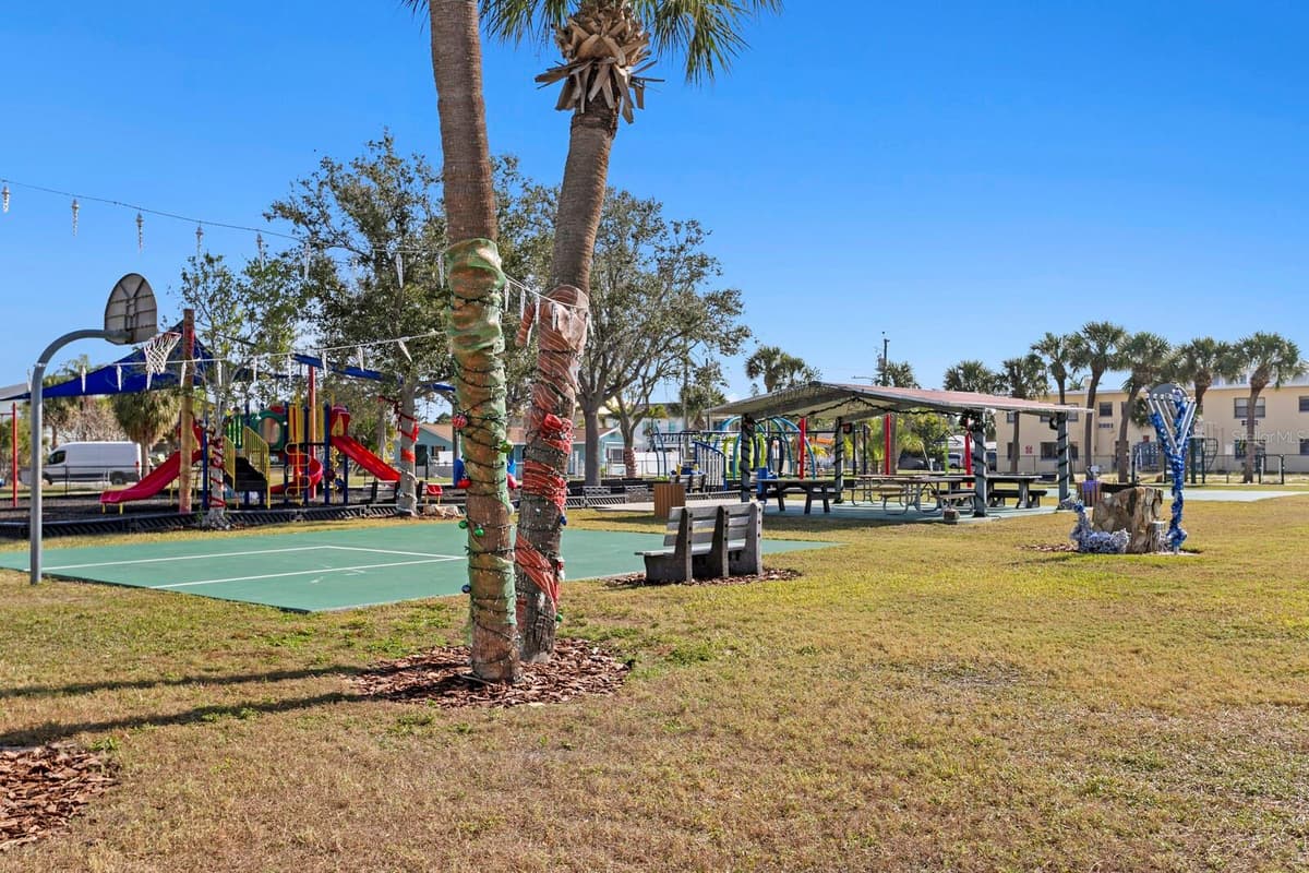 16332 GULF BOULEVARD — photo 88 of 92