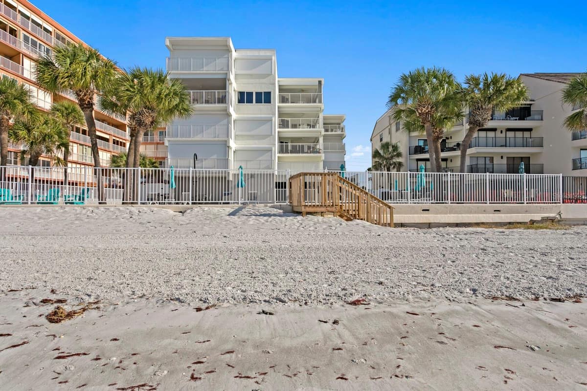 16332 GULF BOULEVARD — photo 59 of 92