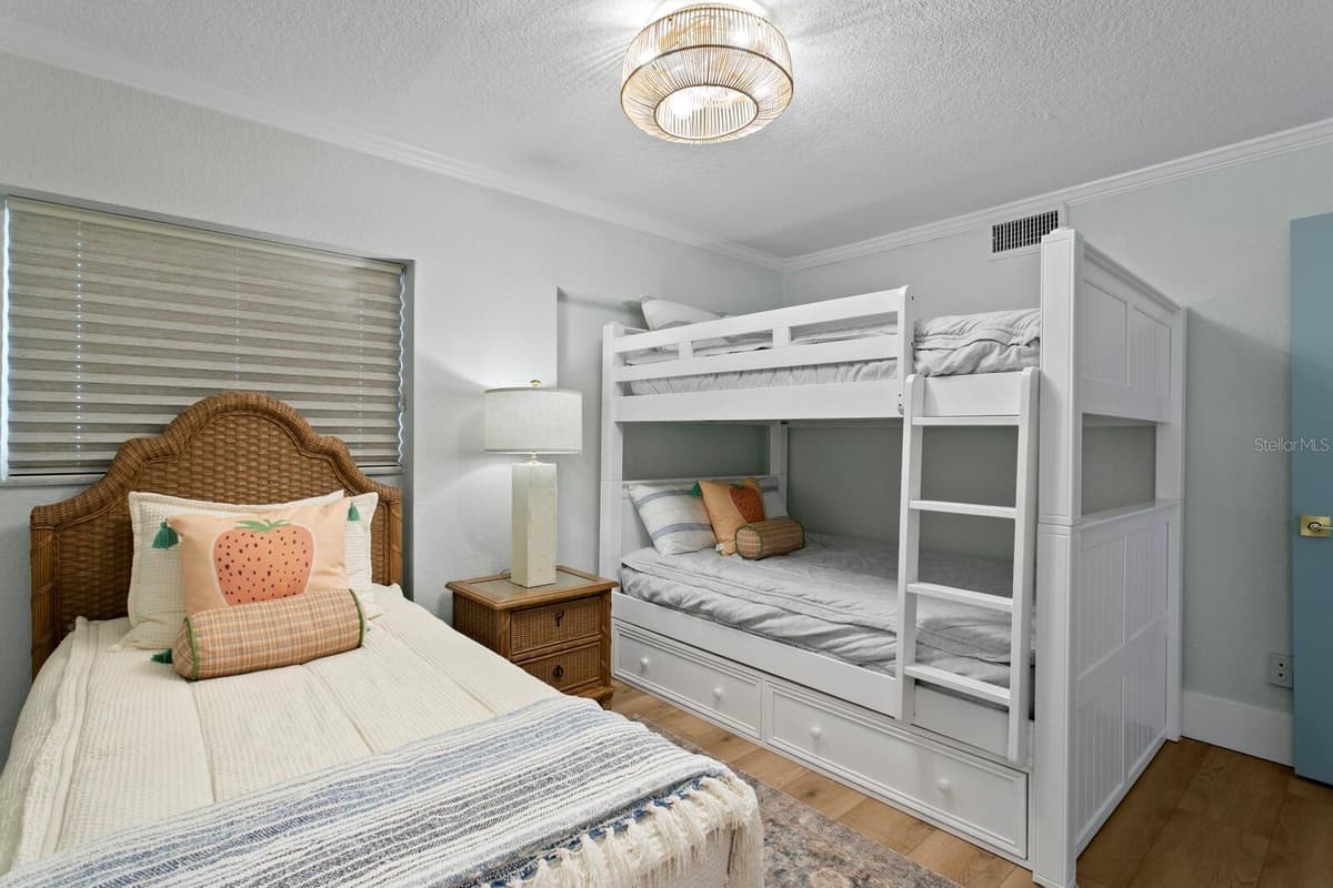16332 GULF BOULEVARD — photo 40 of 92