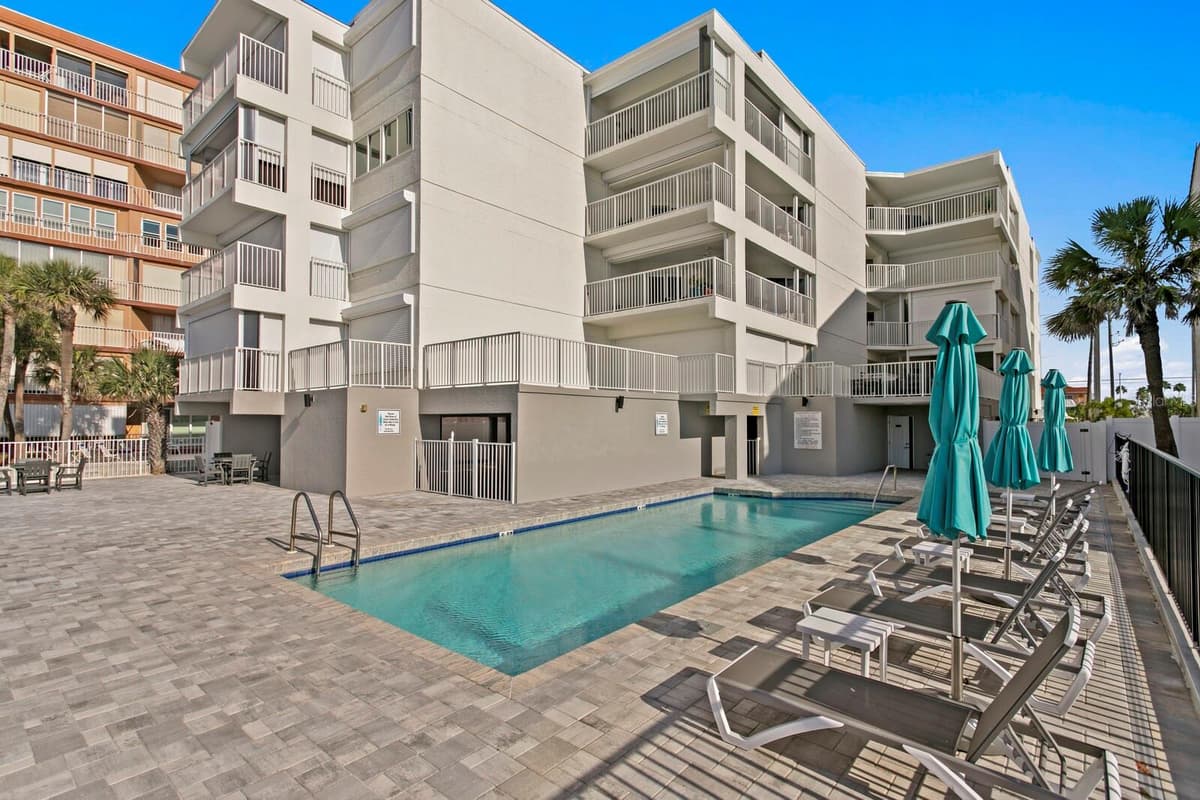 16332 GULF BOULEVARD — photo 51 of 92