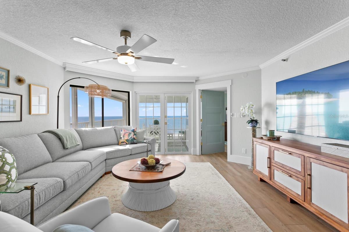 16332 GULF BOULEVARD — photo 4 of 92