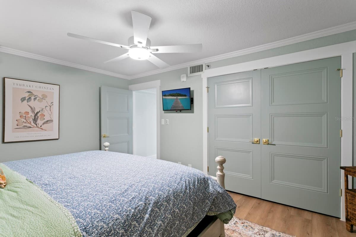 16332 GULF BOULEVARD — photo 36 of 92