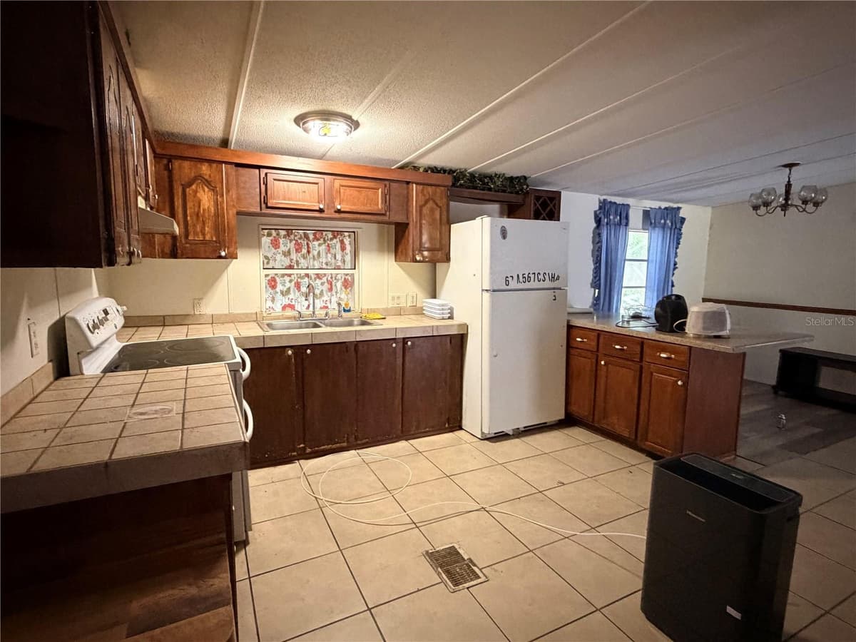 24021 ARMADILLO ROAD — photo 11 of 38
