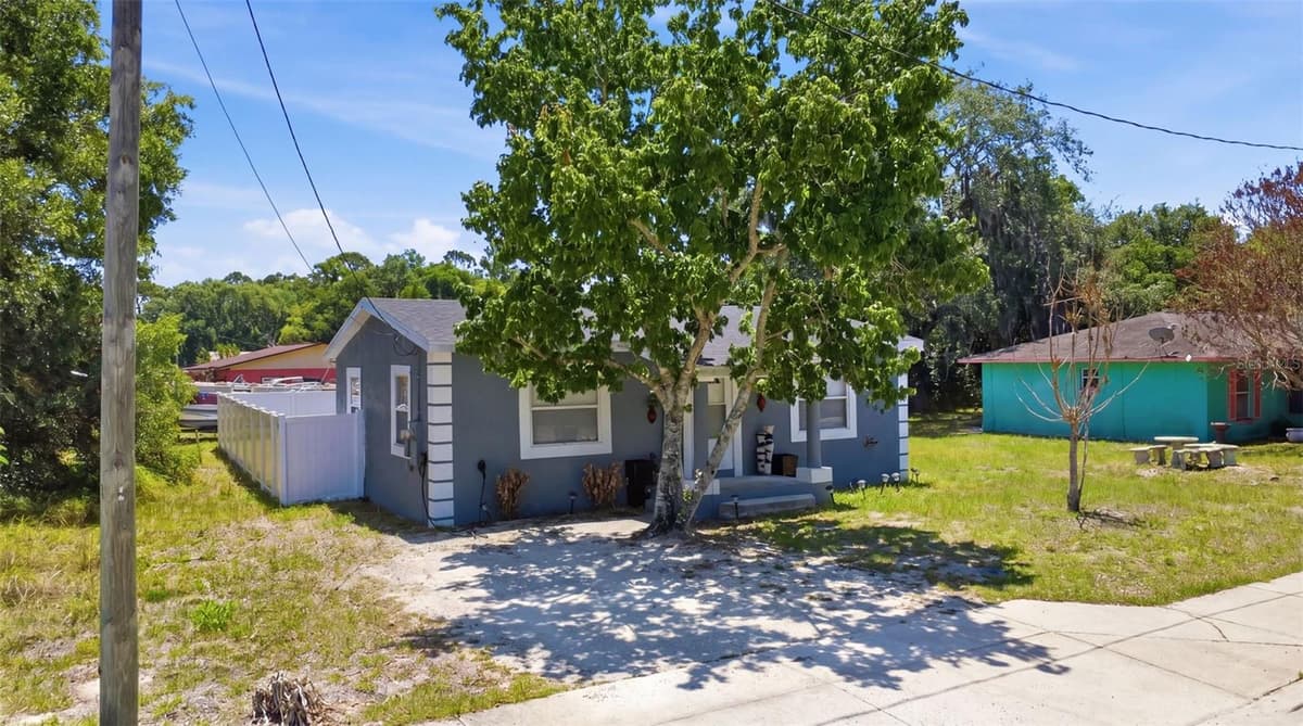 2559 HARRY T MOORE AVENUE — photo 4 of 21