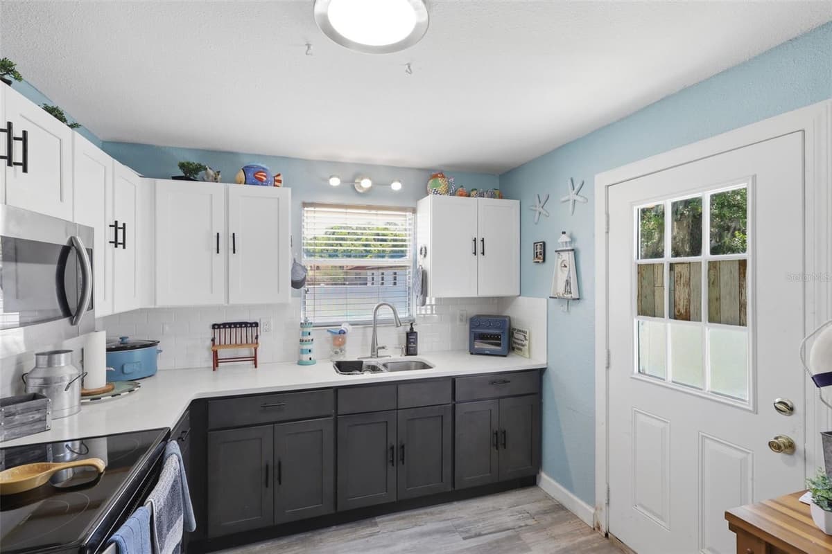 2559 HARRY T MOORE AVENUE — photo 11 of 21