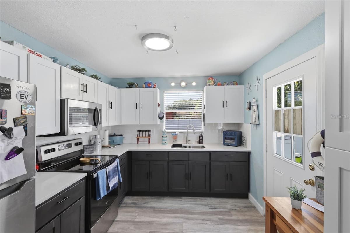2559 HARRY T MOORE AVENUE — photo 9 of 21
