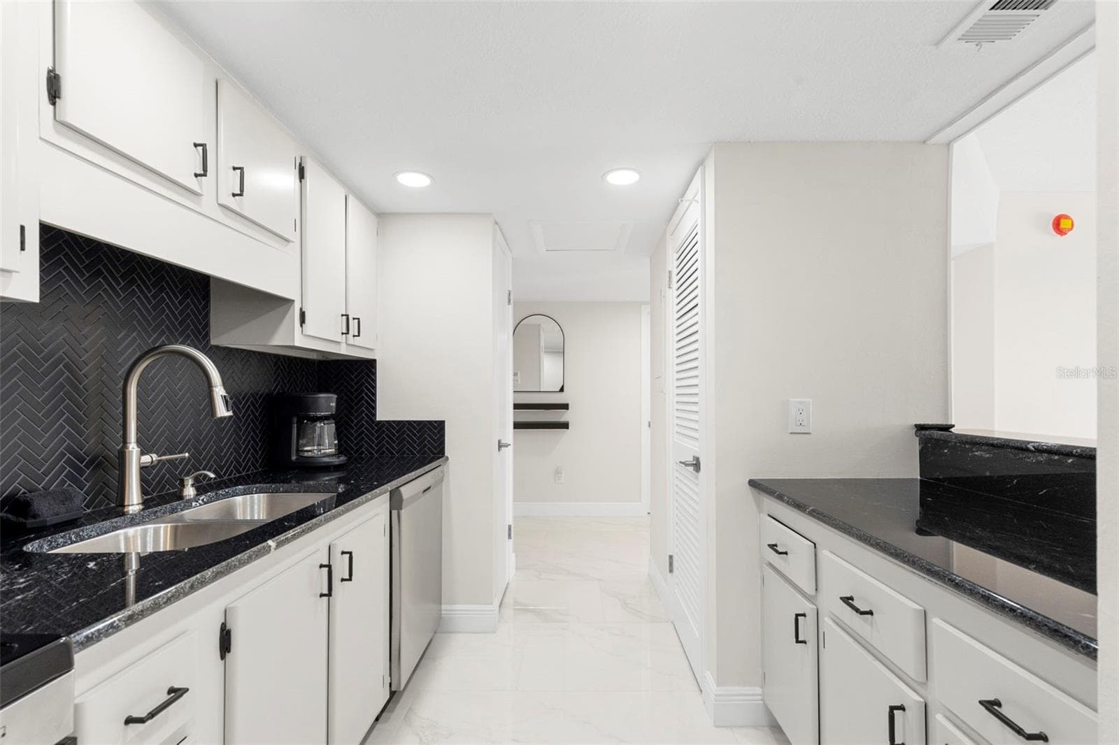 51 ISLAND WAY — photo 7 of 49