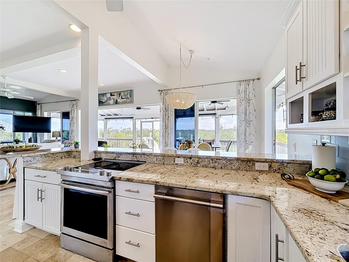 39 BAYSHORE CIRCLE — photo 19 of 49