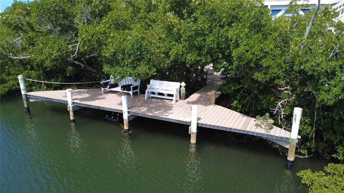 39 BAYSHORE CIRCLE — photo 46 of 49