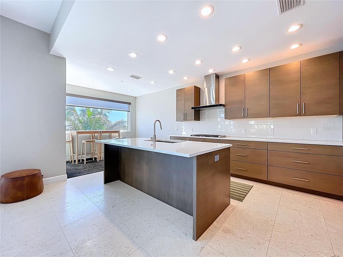 306 BAY PLZ — photo 14 of 75