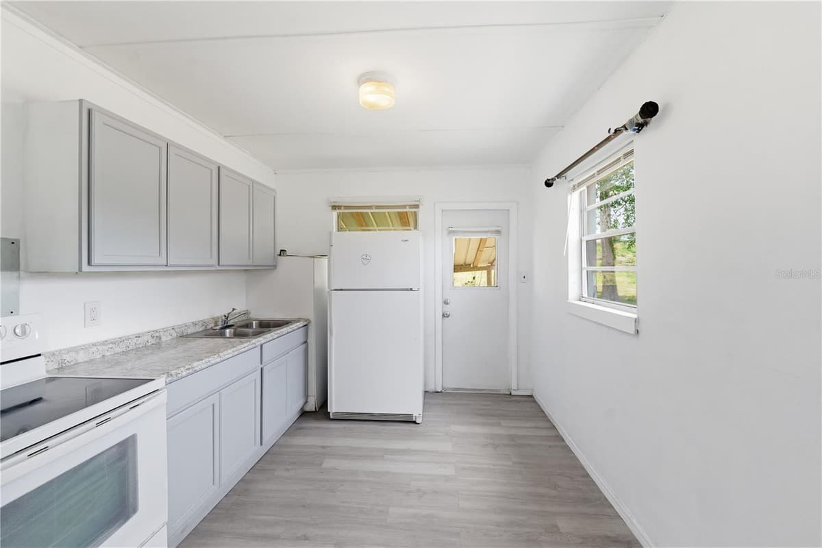 4610 WEEPING WILLOW AVENUE — photo 10 of 19