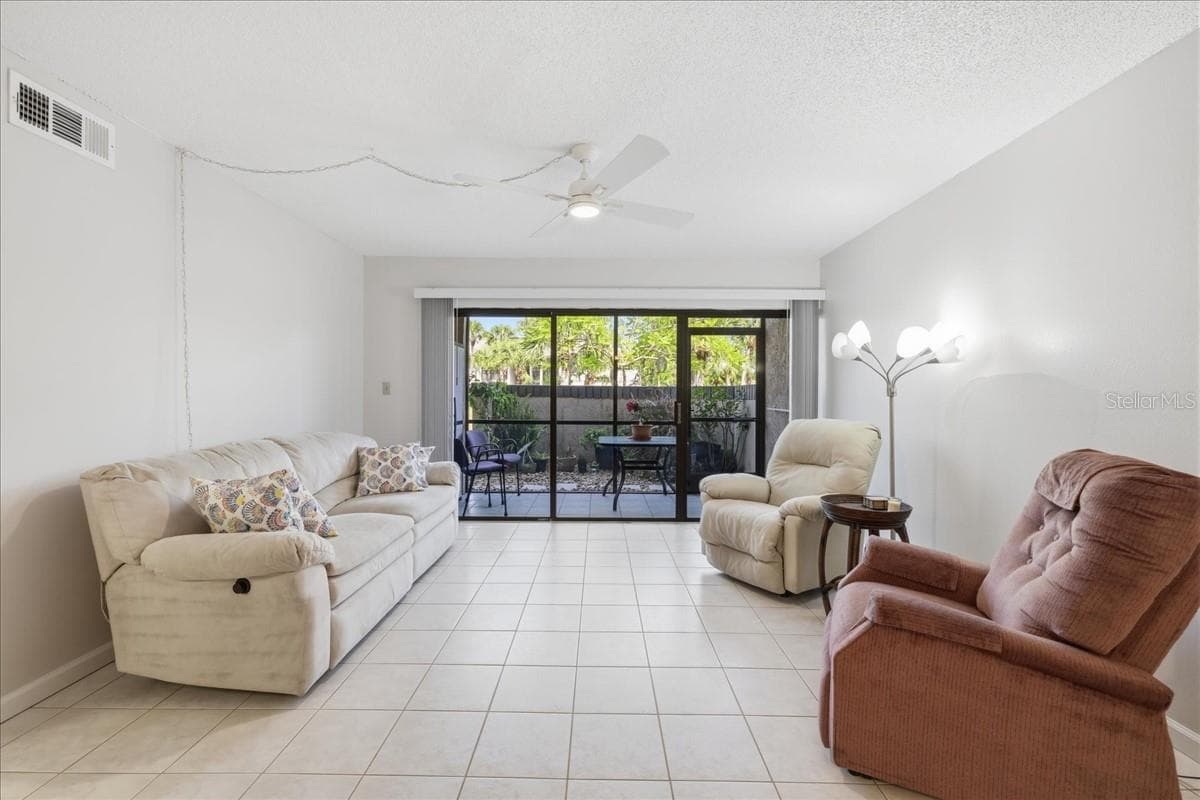 19505 QUESADA AVENUE — photo 4 of 33