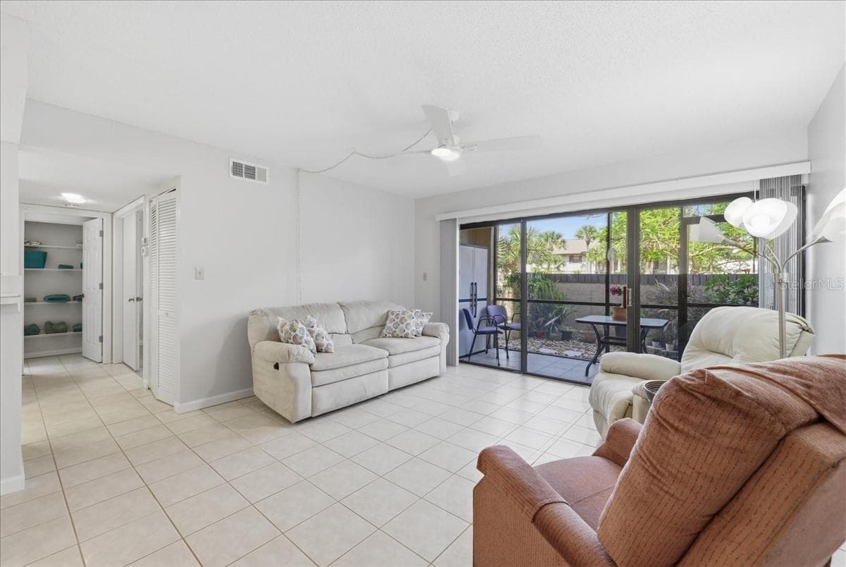 19505 QUESADA AVENUE — photo 5 of 33