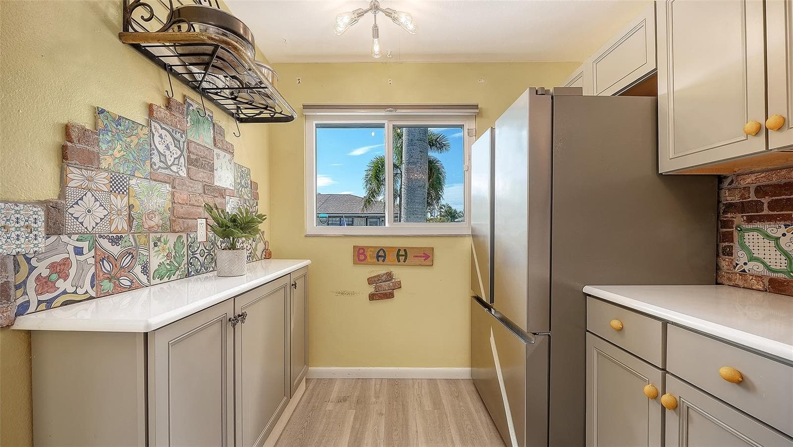 6921 HOLMES BOULEVARD — photo 12 of 53