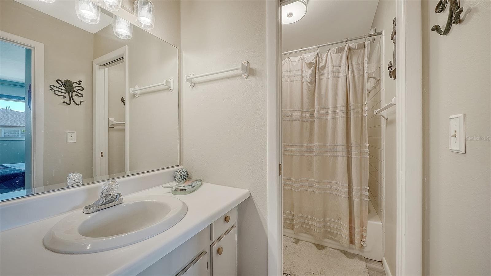 6921 HOLMES BOULEVARD — photo 19 of 53