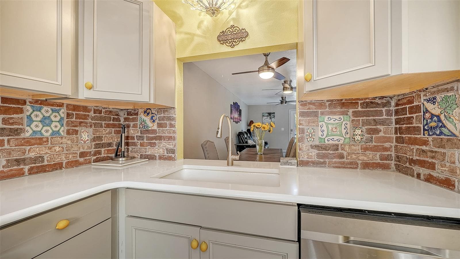 6921 HOLMES BOULEVARD — photo 14 of 53