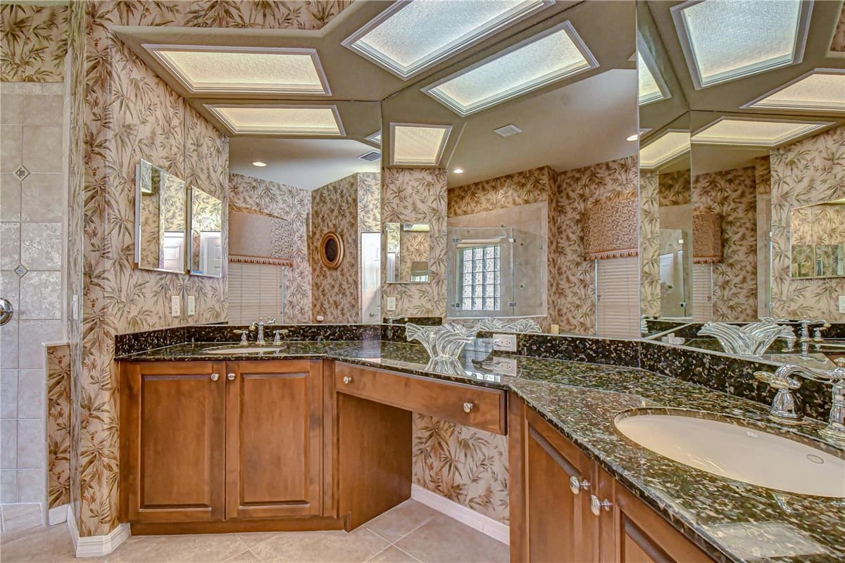 20915 LAKE VIENNA DRIVE — photo 20 of 45