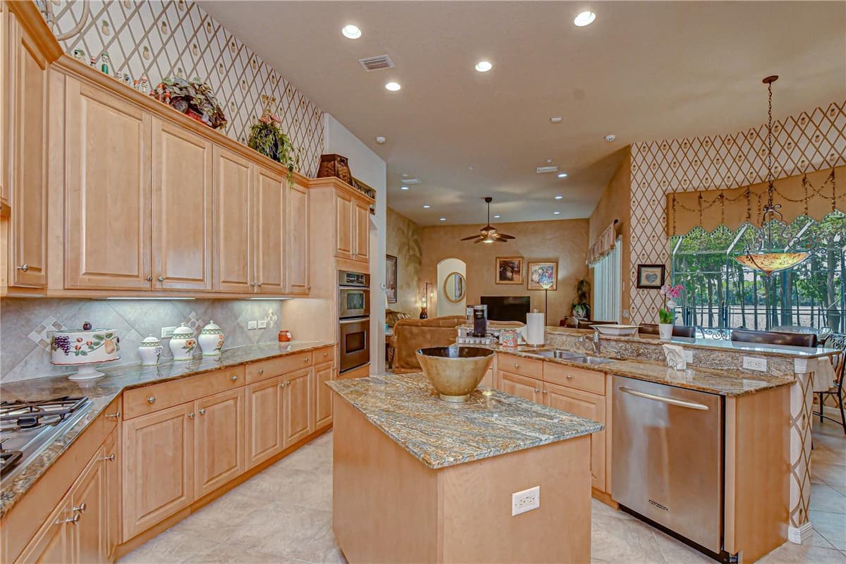 20915 LAKE VIENNA DRIVE — photo 12 of 45