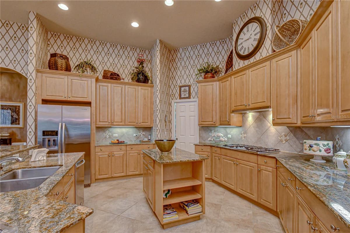 20915 LAKE VIENNA DRIVE — photo 11 of 45