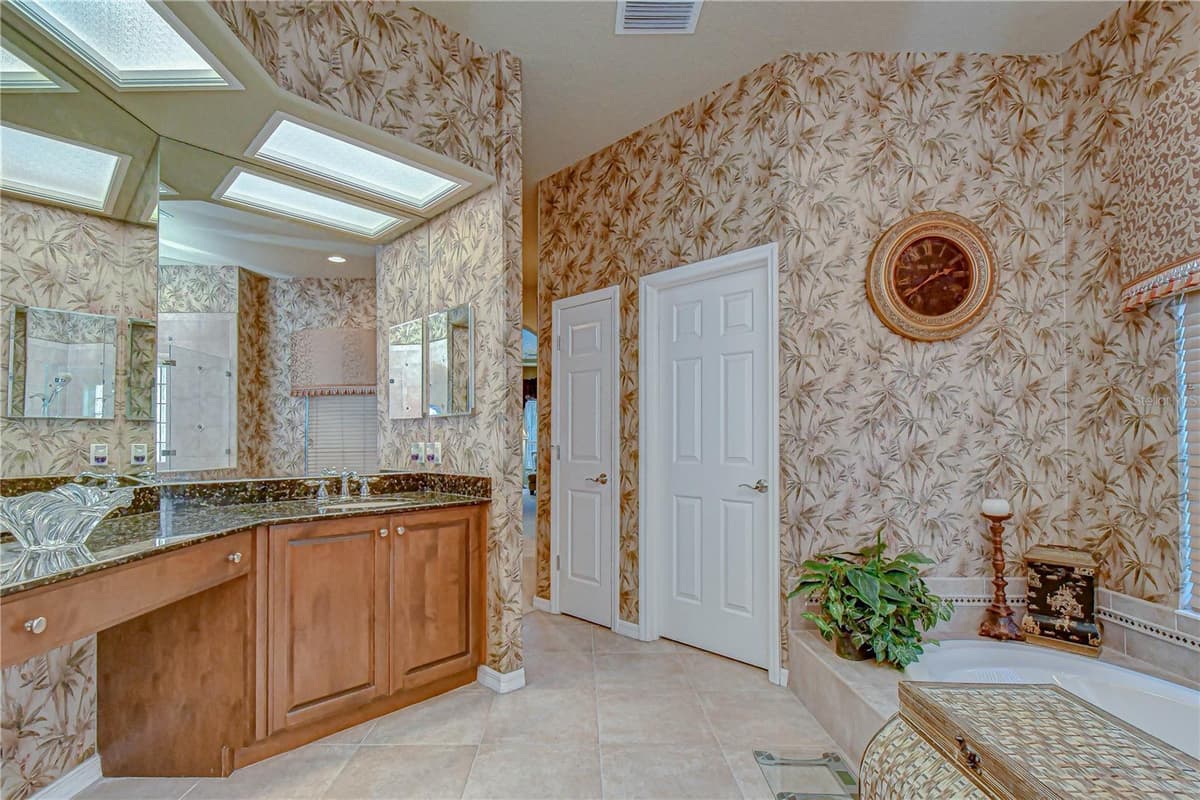 20915 LAKE VIENNA DRIVE — photo 21 of 45