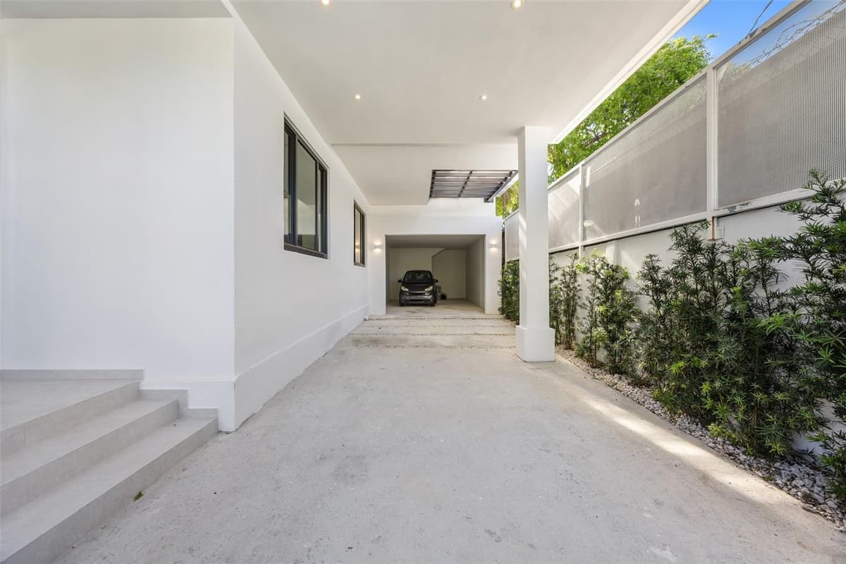 66 PLACID COURT — photo 35 of 37
