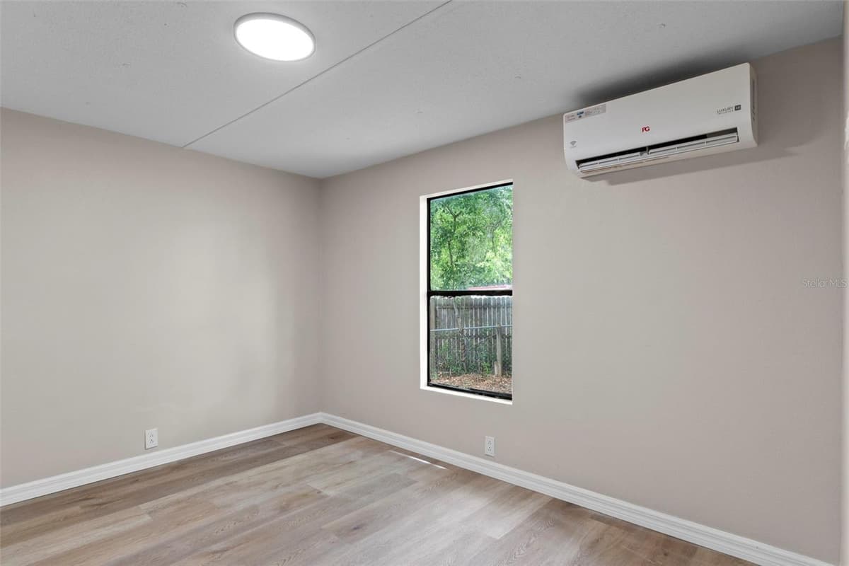 8017 SKYLINE LANE — photo 16 of 33