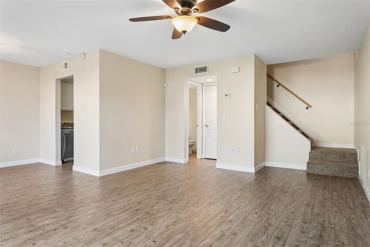 6341 TREETOP CIRCLE — photo 4 of 26