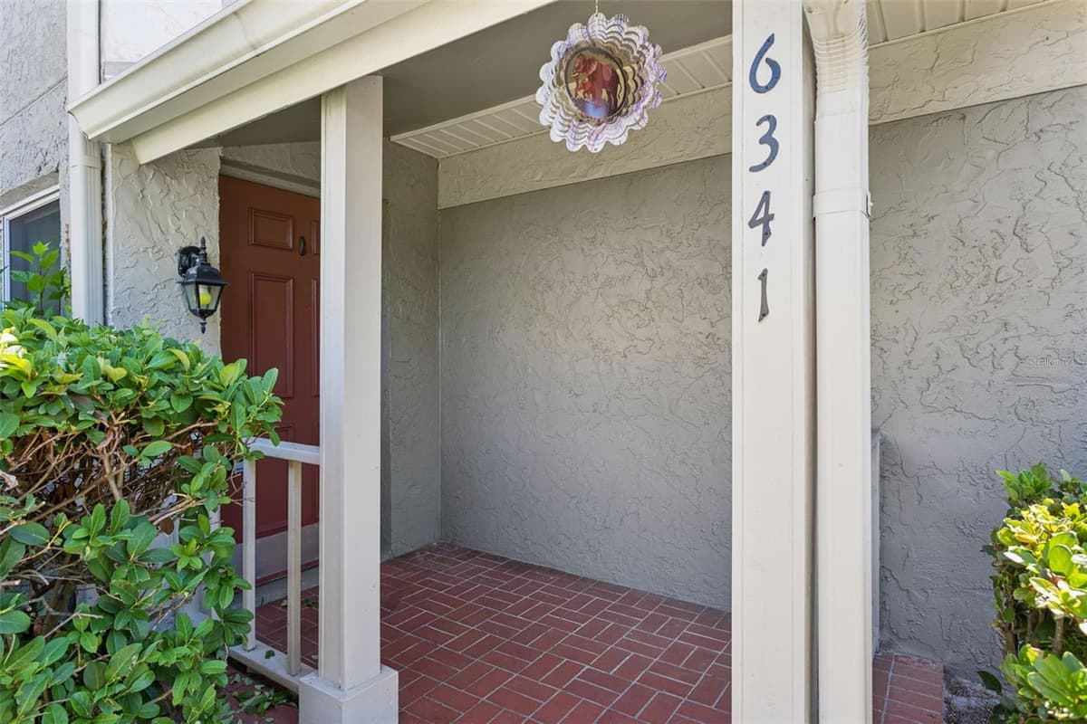 6341 TREETOP CIRCLE — photo 3 of 26