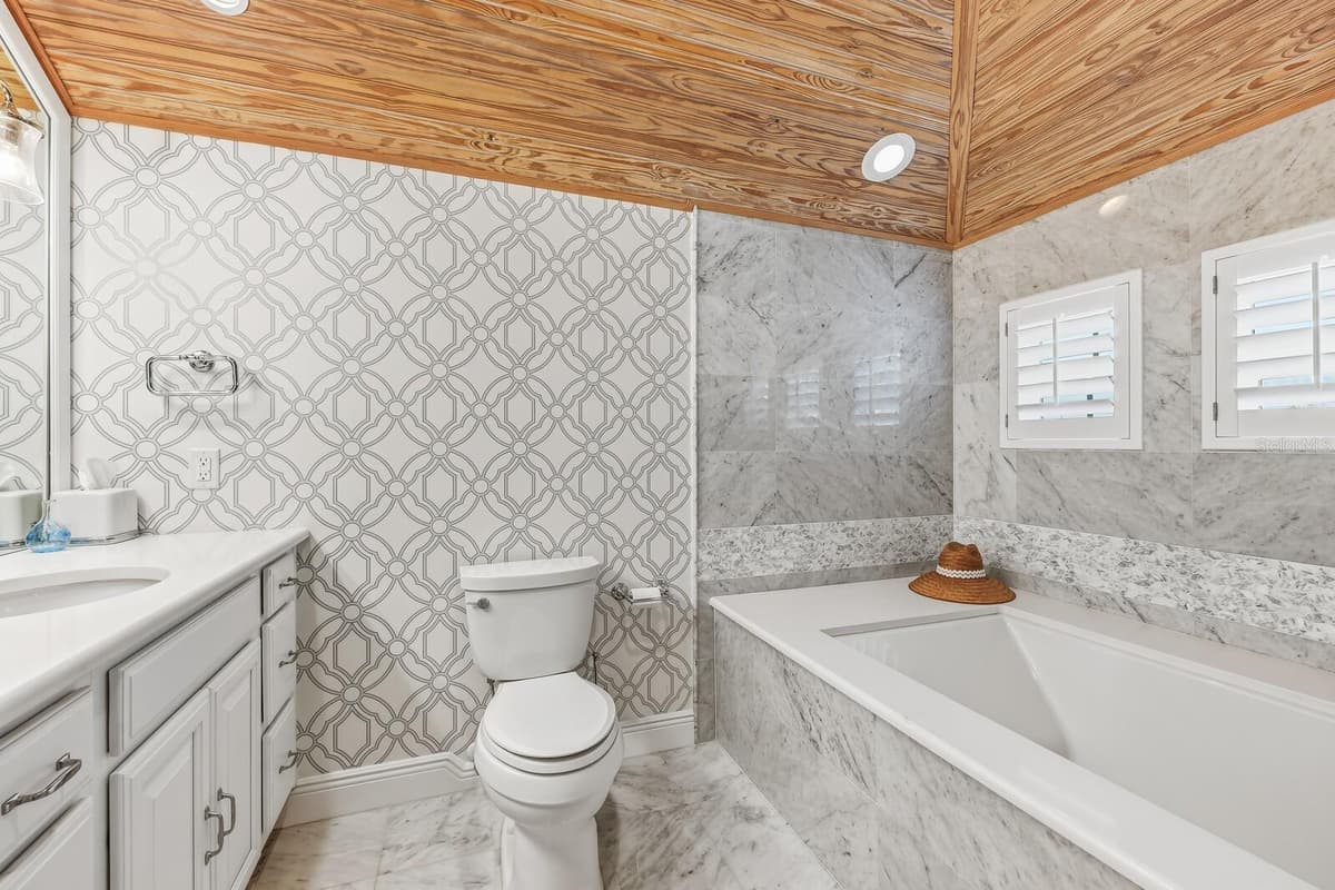 40 SEAWATCH LAKE DRIVE — photo 17 of 37