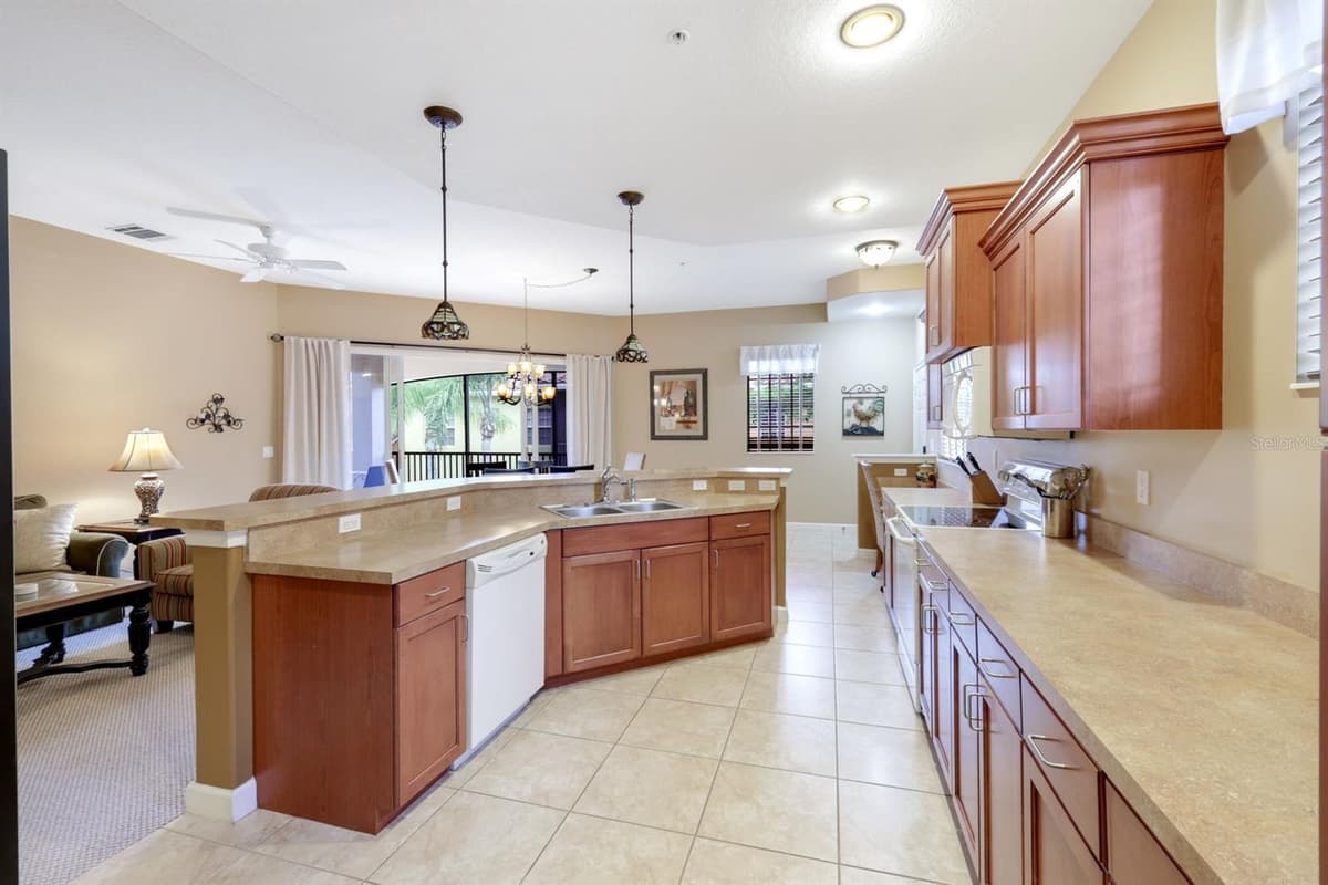8721 PIAZZA DEL LAGO CIRCLE — photo 14 of 36