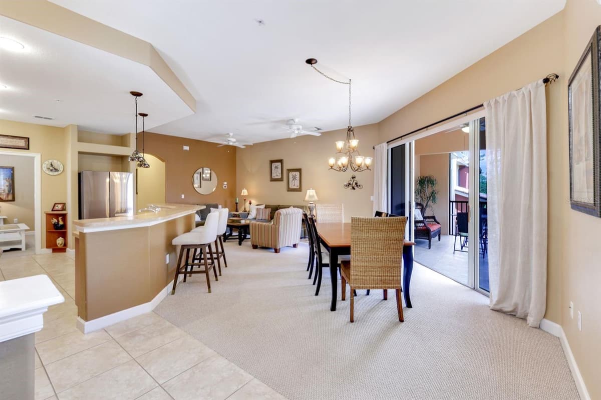 8721 PIAZZA DEL LAGO CIRCLE — photo 4 of 36