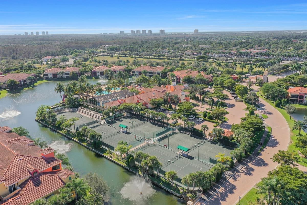 8721 PIAZZA DEL LAGO CIRCLE — photo 34 of 36