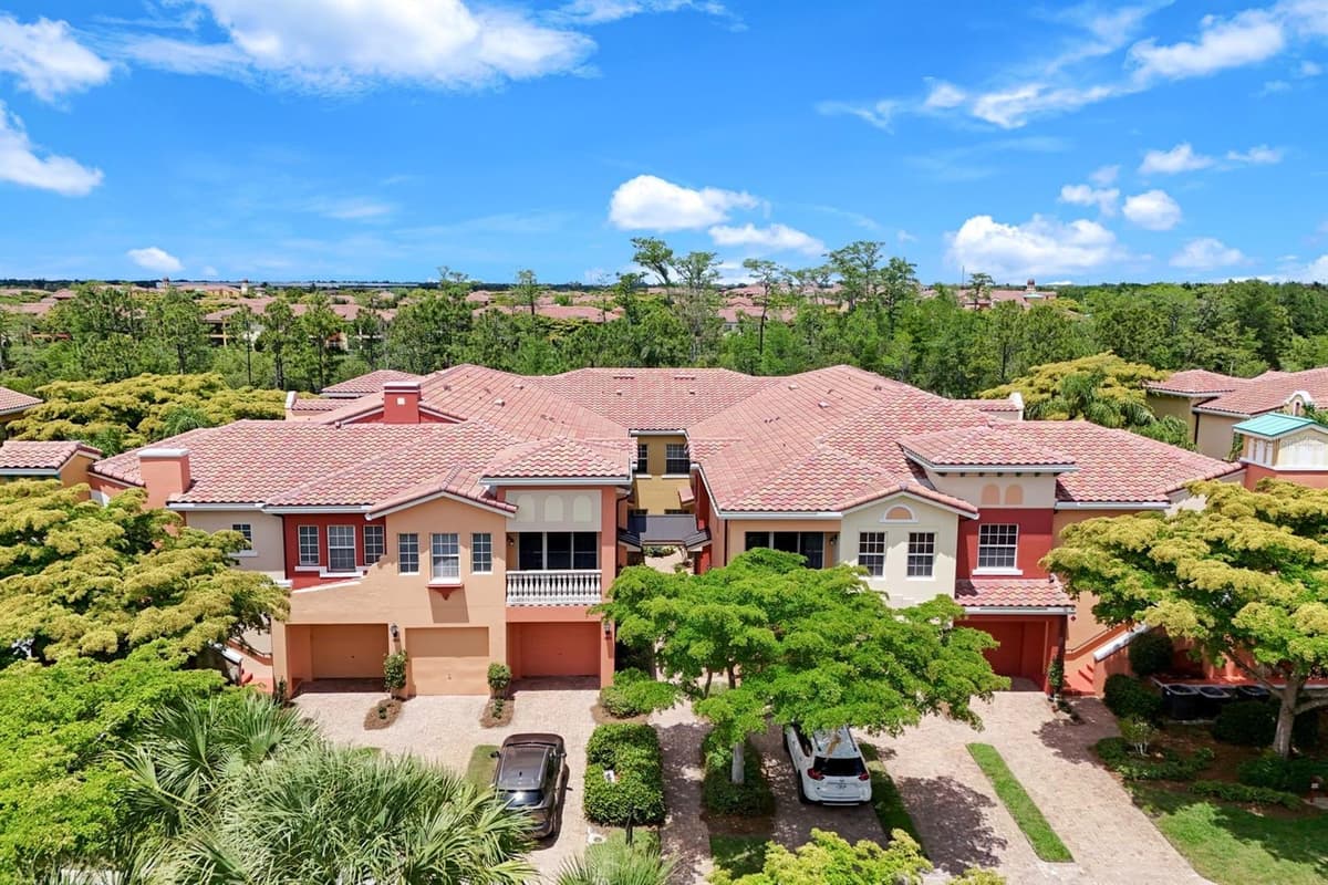 8721 PIAZZA DEL LAGO CIRCLE — photo 3 of 36