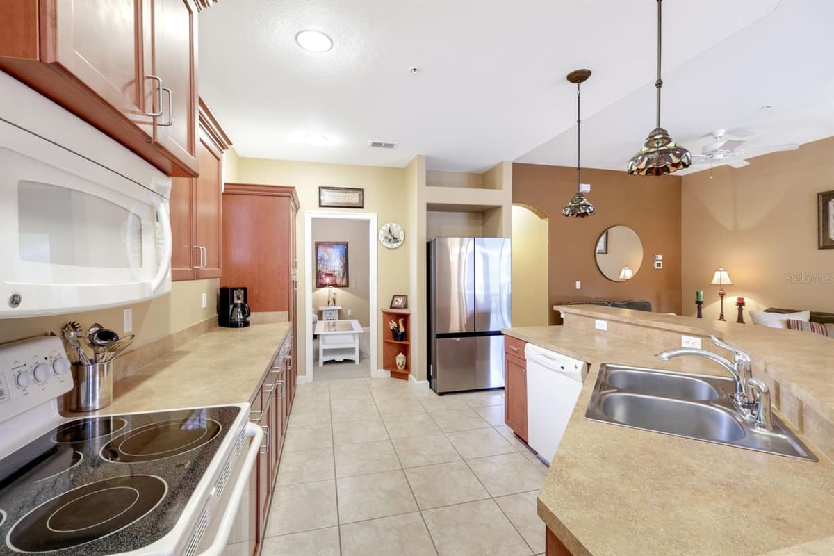 8721 PIAZZA DEL LAGO CIRCLE — photo 13 of 36