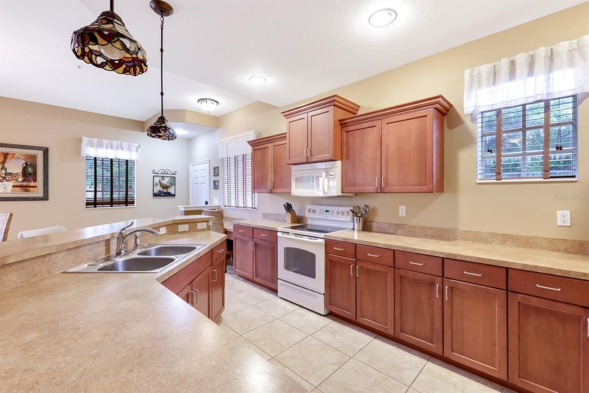 8721 PIAZZA DEL LAGO CIRCLE — photo 12 of 36