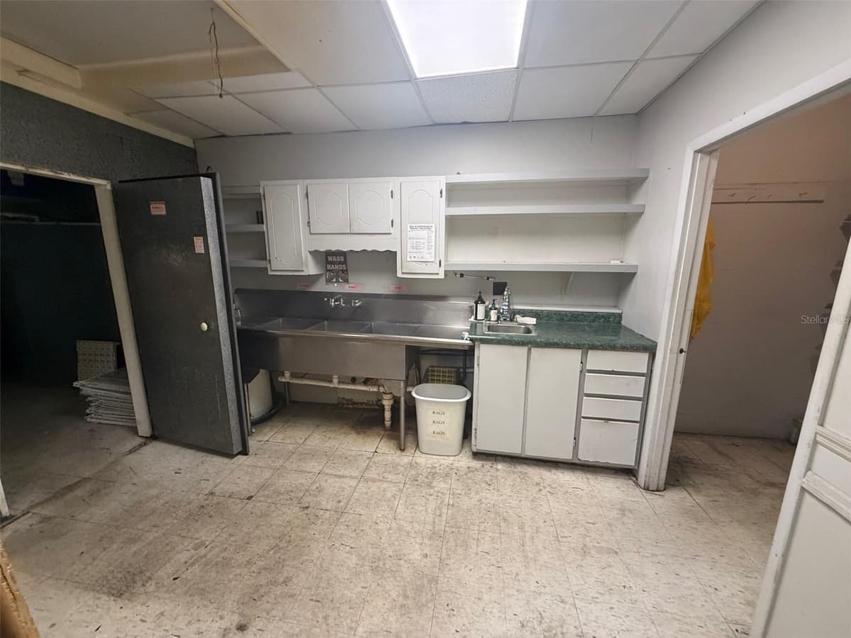 2916 WASHINGTON AVENUE — photo 14 of 35