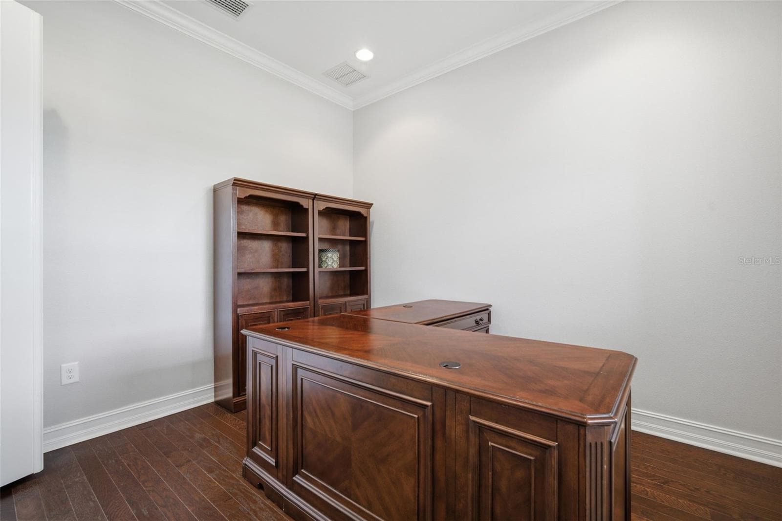 4335 ORTONA LANE — photo 10 of 94