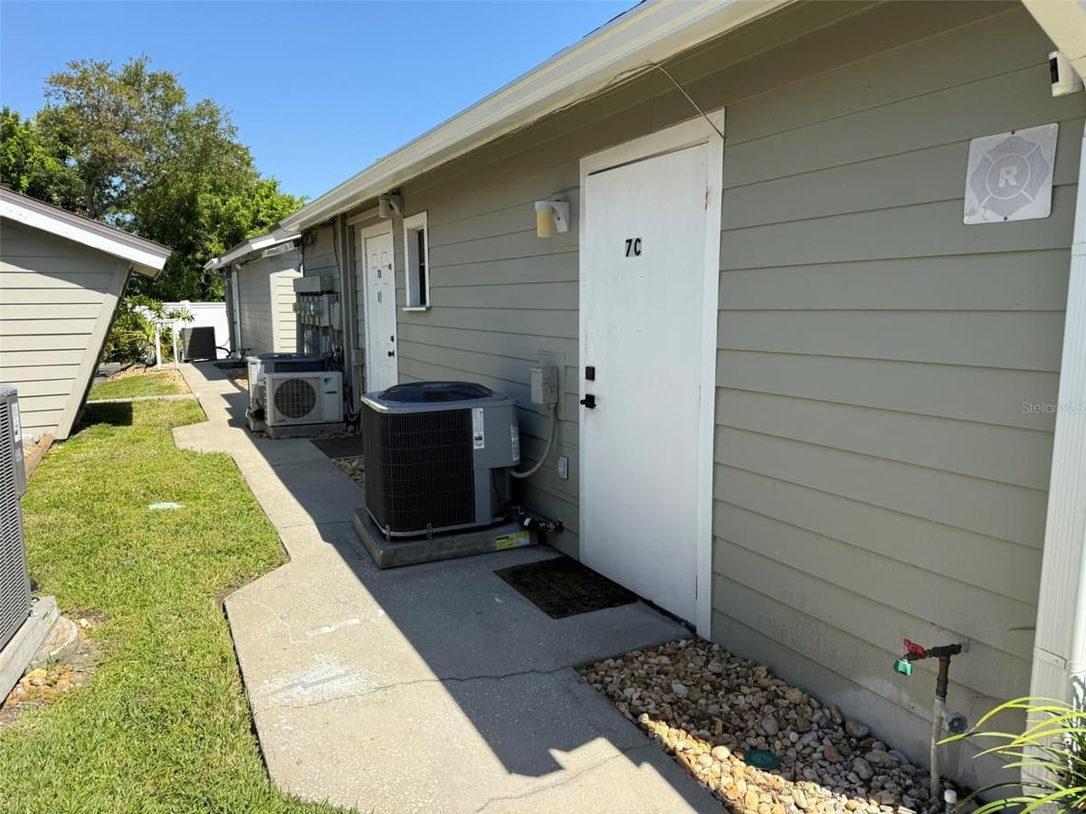 10225 ULMERTON ROAD — photo 3 of 11