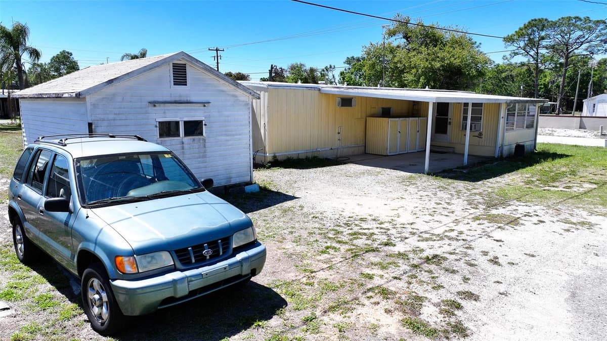 2400 SAN MIGUEL AVENUE — photo 2 of 25